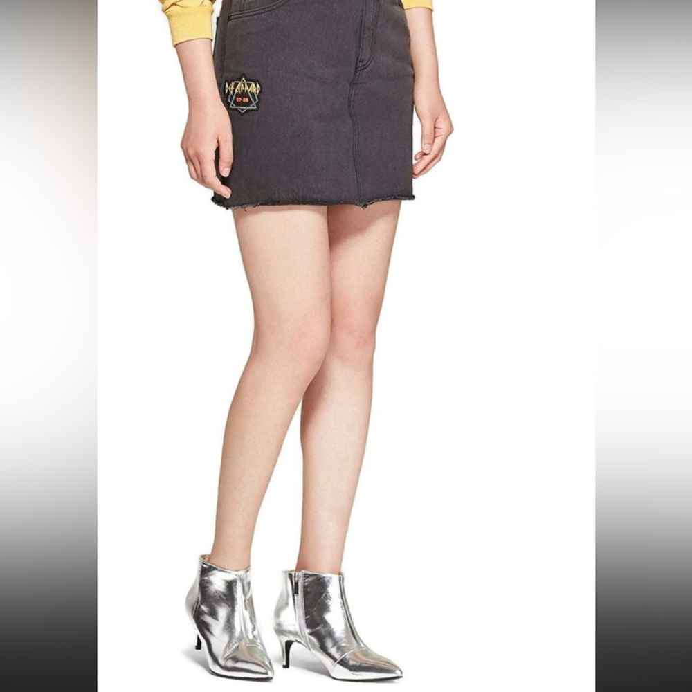 JunkFood Def Leppard  Skirt size 11
